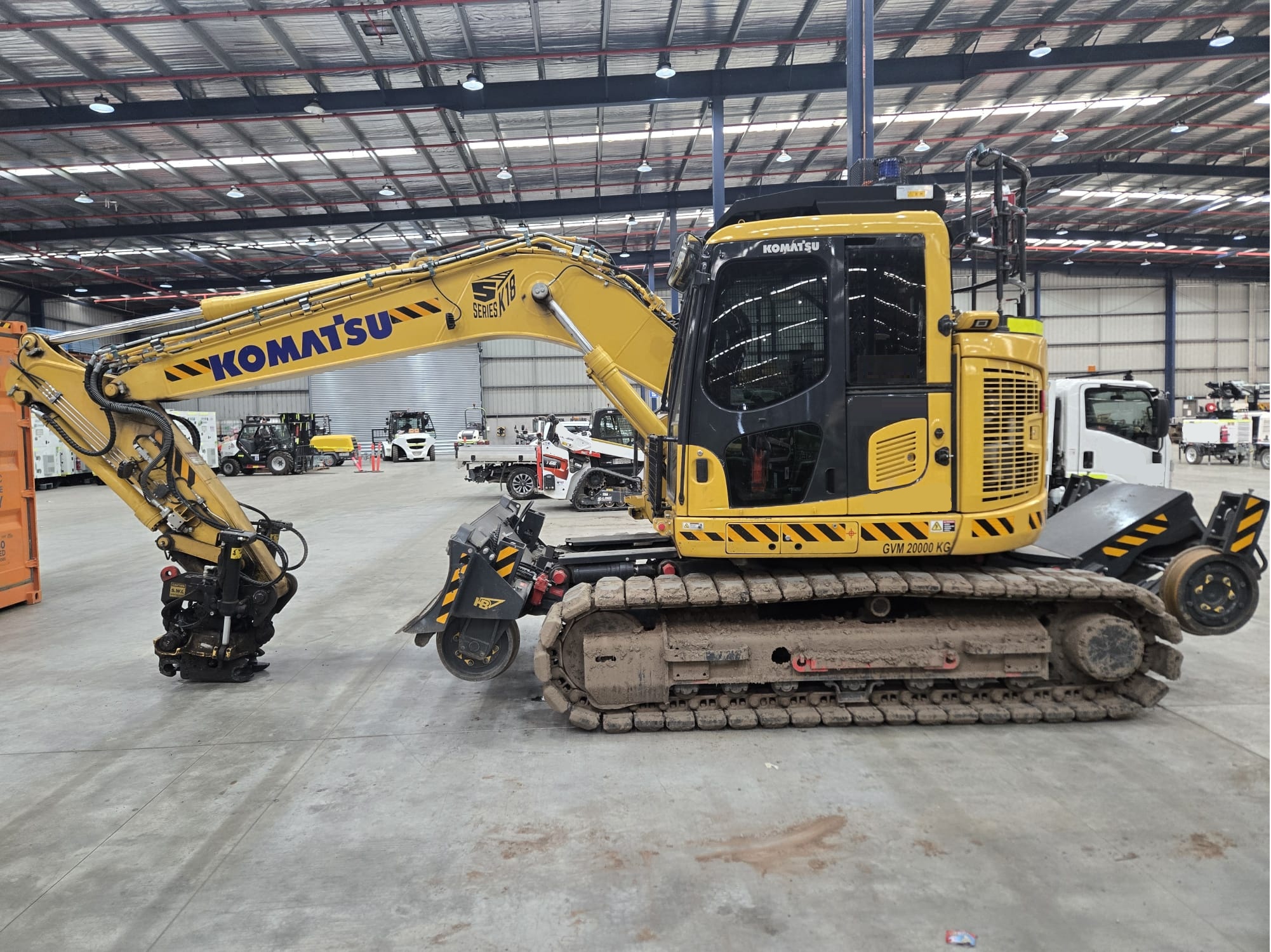 2023 Komatsu PC138US-11 Tri-Gauge Hi-Rail Excavator – 030