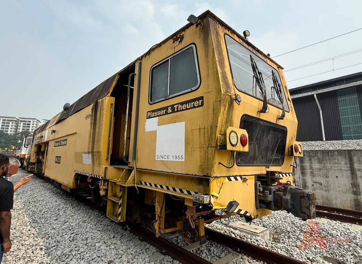 Plasser & Theurer Duomatic 08-32 U (M84) Universal Track Tamping Machine